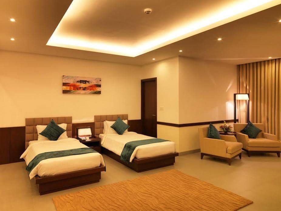 24 Tech Hotel Bangalore Eksteriør billede